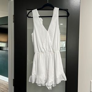 NWT Show Me Your MuMu white romper, size XS